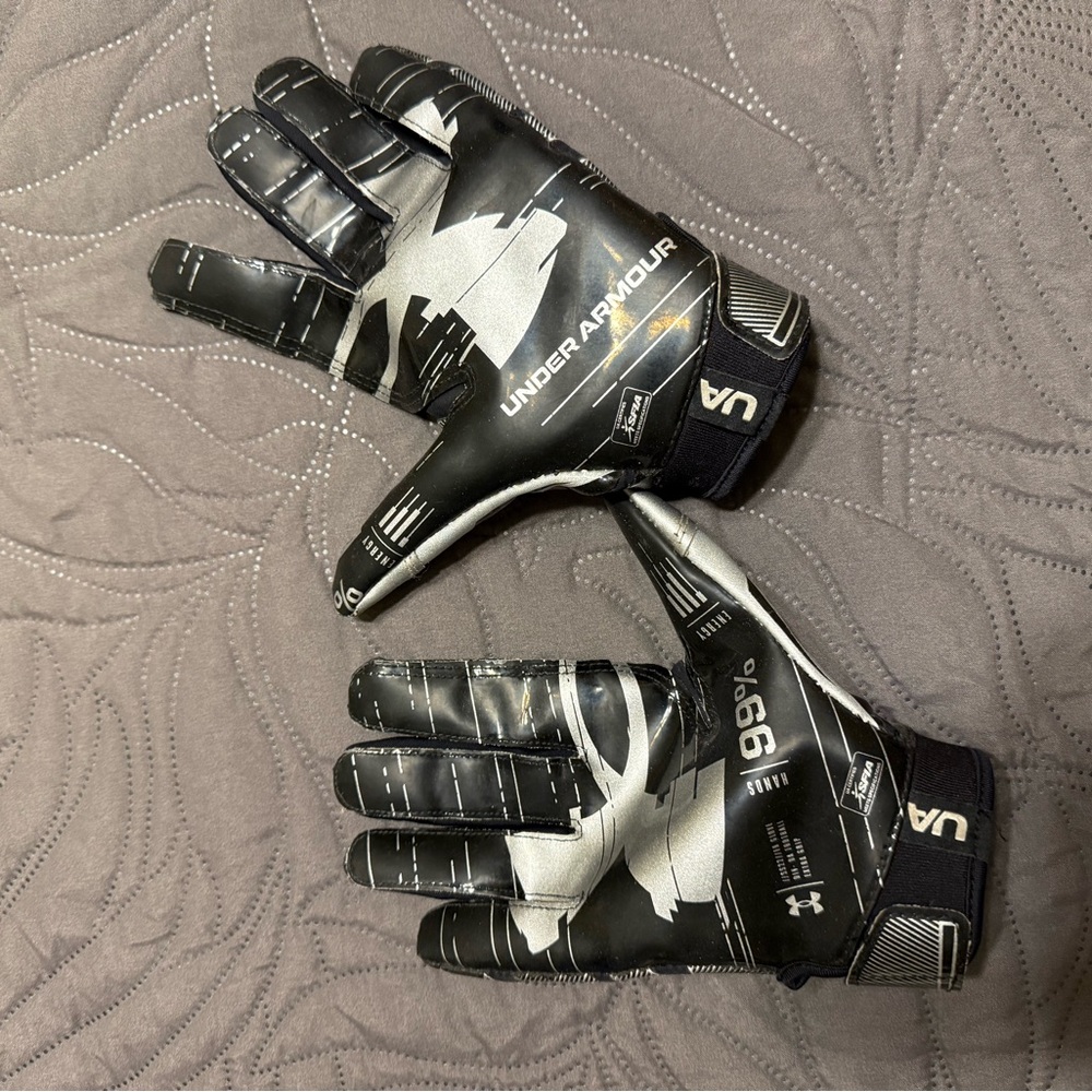 Under Armour Black and Gray Sports Gloves